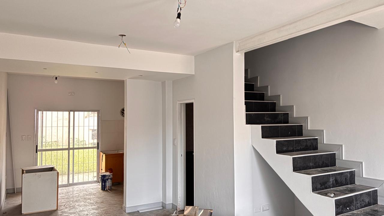 GARIBALDI LIV A COCINA Y ESCALERA