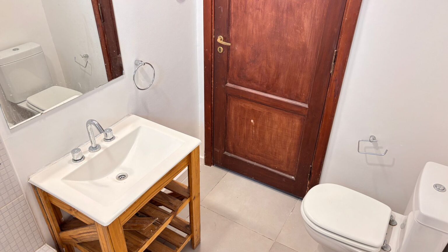 MELO 2579 BÑO A PUERTA