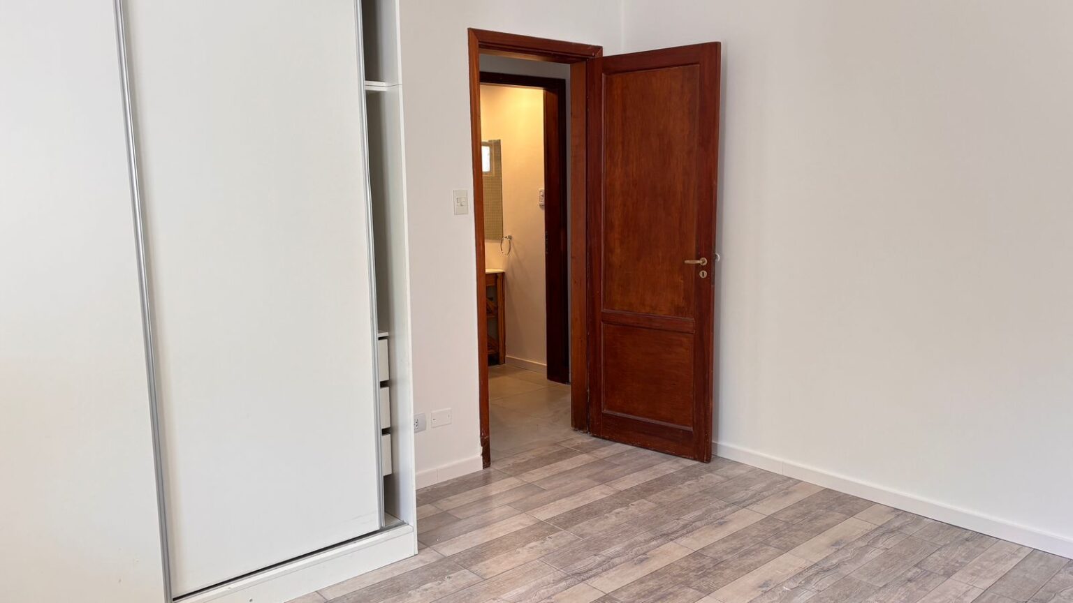 MELO 2579 DORM PPAL A PUERTA