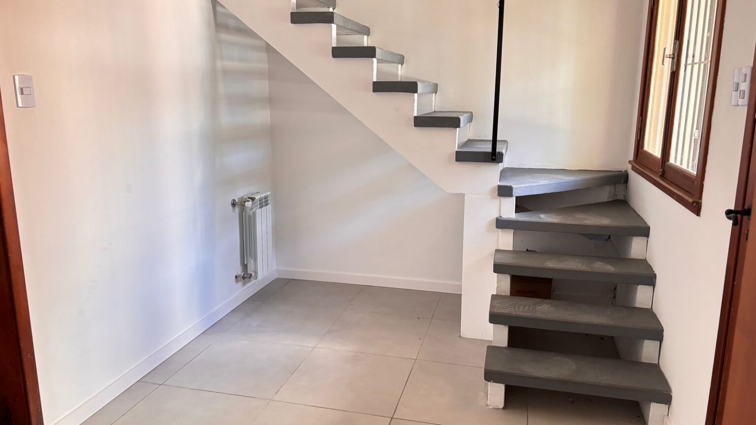 MELO 2579 ESCALERA 2