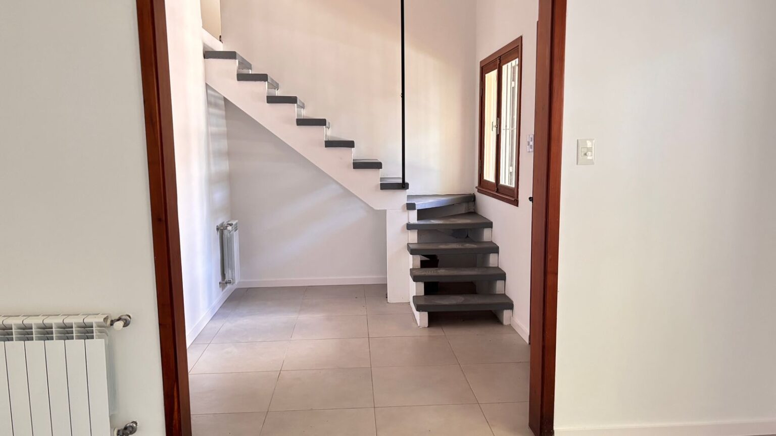 MELO 2579 LIV A ESCALERA 2