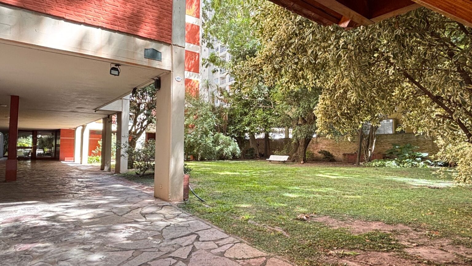 TAÌALES 1420 JARDIN PB ENTRADA