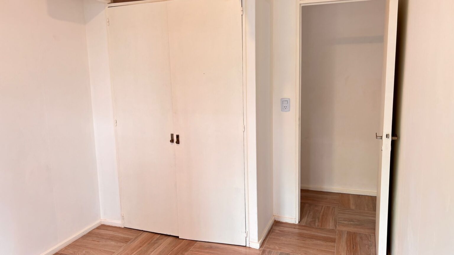 TAPIALES 1420 2 DORM FTE PLACARD