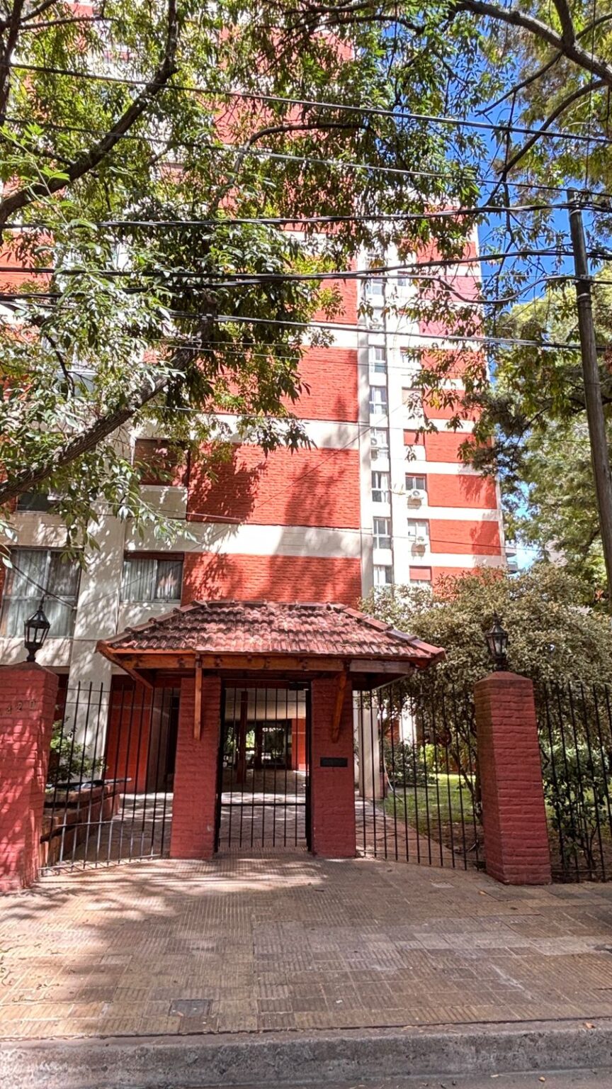 TAPIALES 1420 ENTRADA EDIF