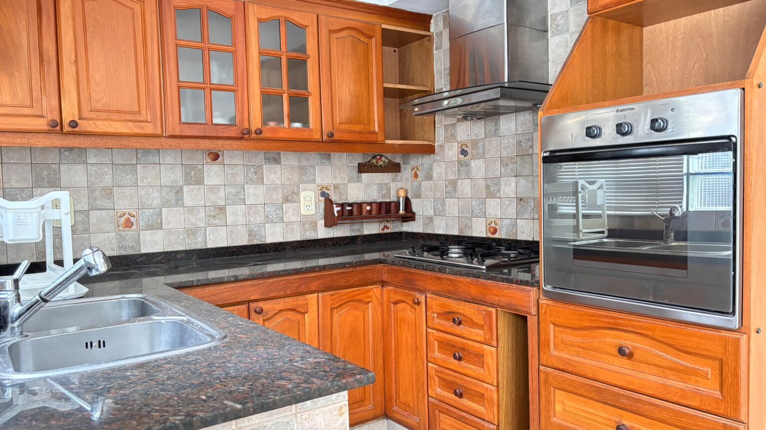 WhatsApp Image 2026-07-24 at 2.07.00 COCINA AMOB BAJO